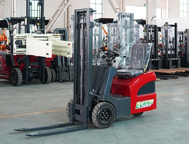 Fangwei 0.8T electric forklift in warehouse setting.